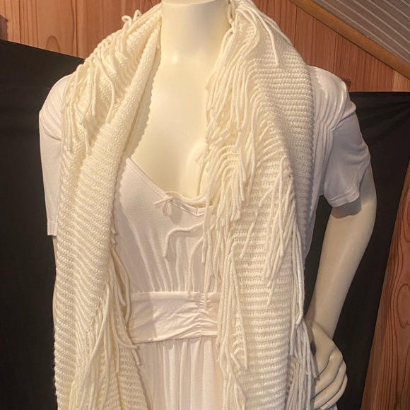 ***BUNDLE****- (5) ladies scarves 🧣 - Picture 6 of 16